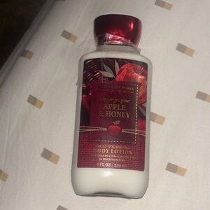 Bath & Body Works Champagne Apple & Honey Body Lotion - Red